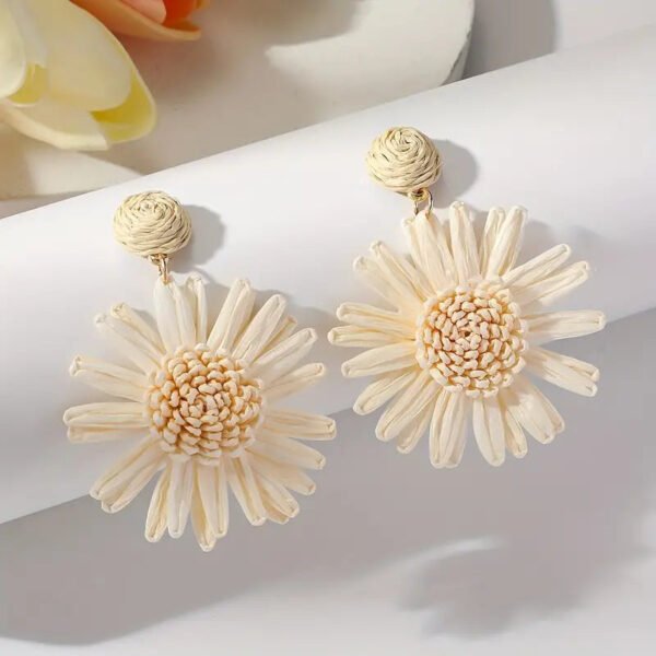 42556f30ecd4f9860545b30f3273e2ed Hand-woven Raffia Sun Flower Dangle Earrings
