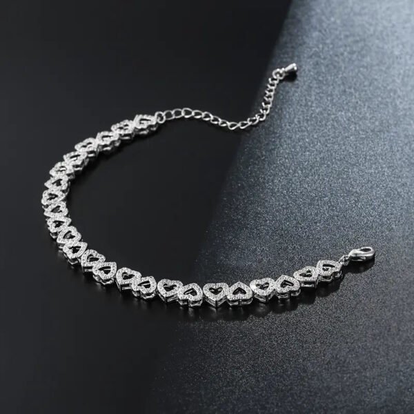 e92b535d-44ff-45a7-a89b-6f51c3474d91 Elegant Shining Cubic Zirconia Heart Bracelet