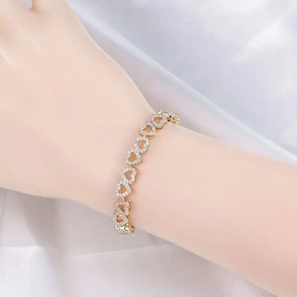 fae1133b52f5651253972544c599c0b1 Elegant Shining Cubic Zirconia Heart Bracelet
