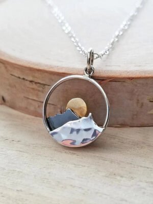 MOUNTAIN NECKLACE